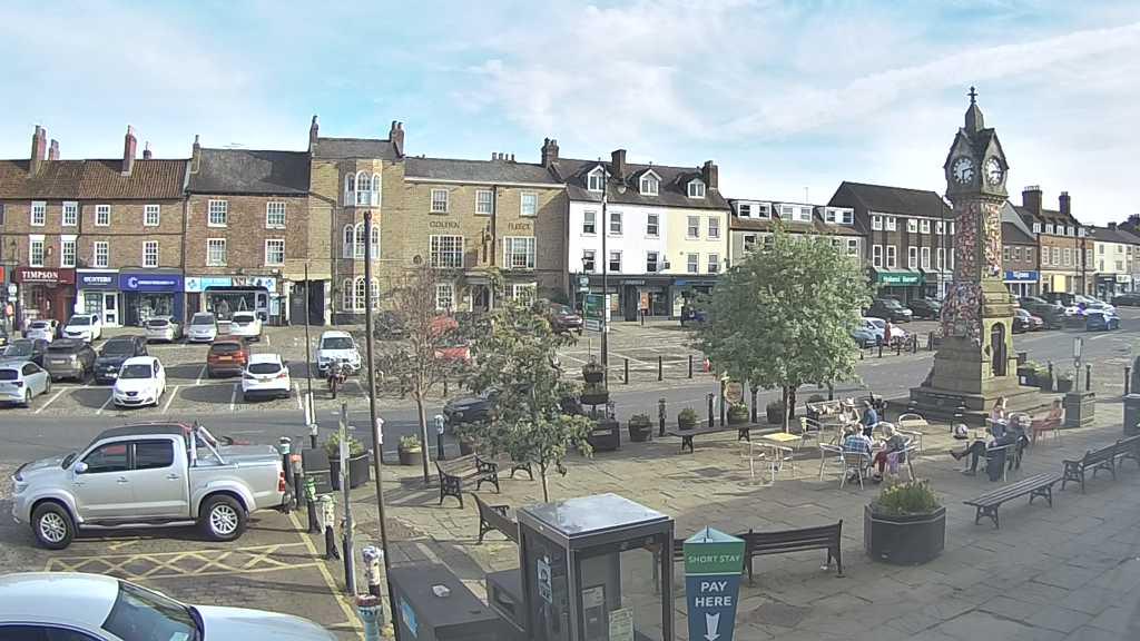 Thirsk webcam overlooking the Market Place