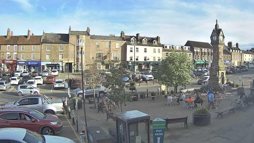 Thirsk webcam overlooking the Market Place