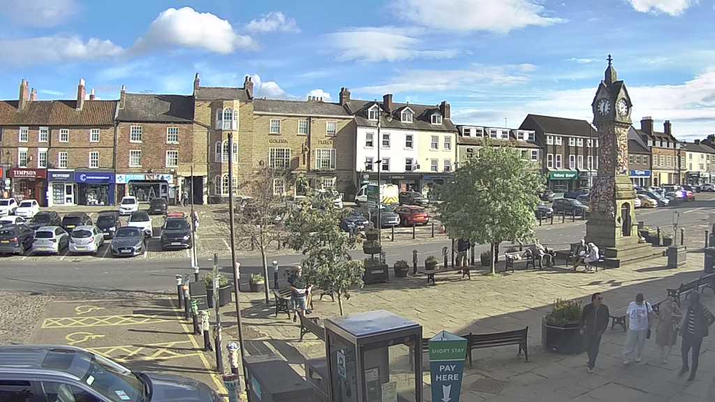 Thirsk webcam overlooking the Market Place