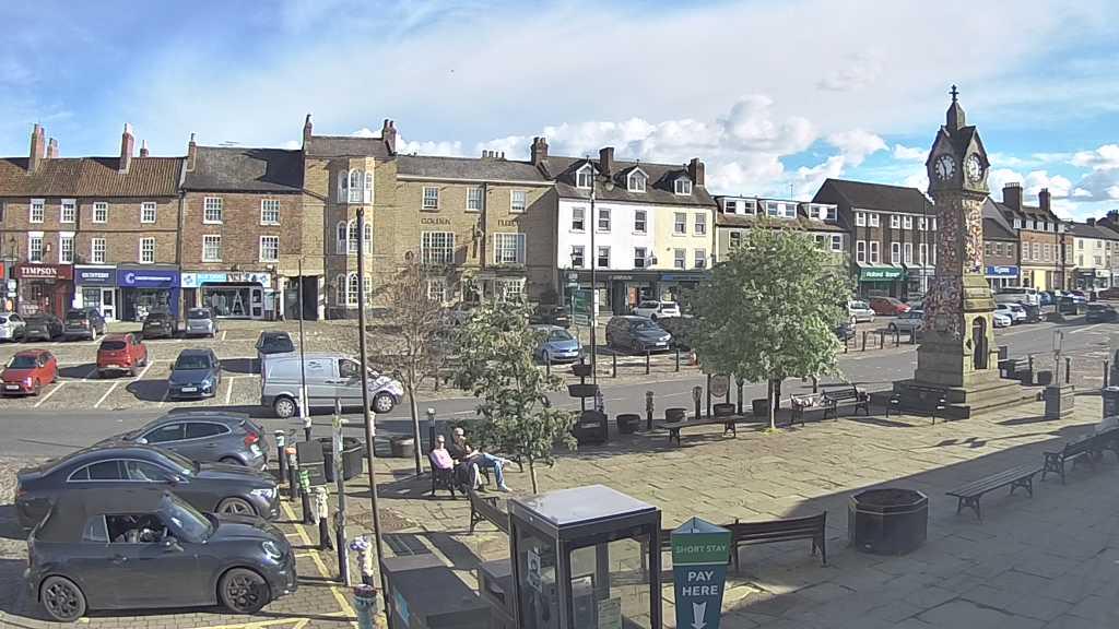 Thirsk webcam overlooking the Market Place