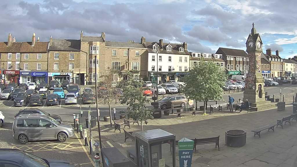Thirsk webcam overlooking the Market Place