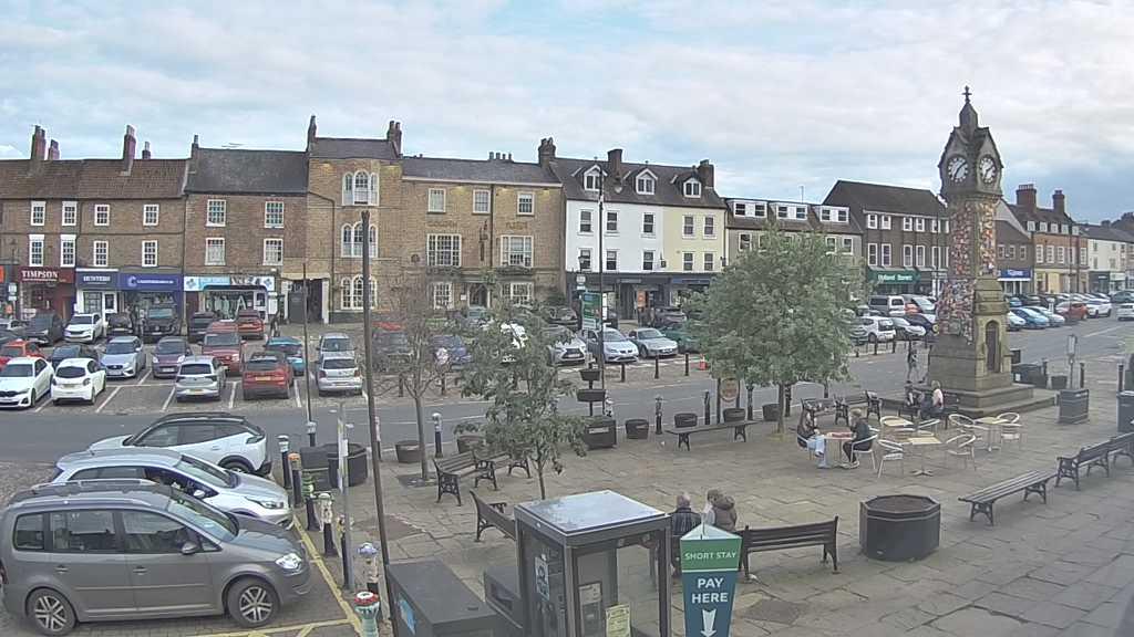 Thirsk webcam overlooking the Market Place