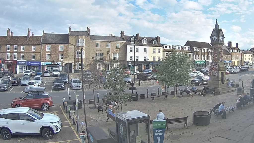 Thirsk webcam overlooking the Market Place