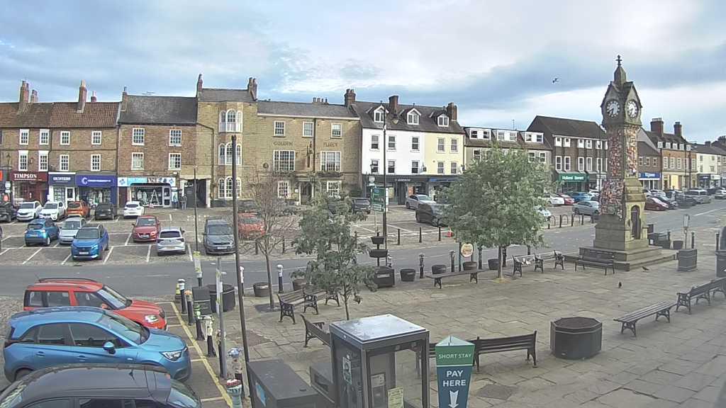 Thirsk webcam overlooking the Market Place