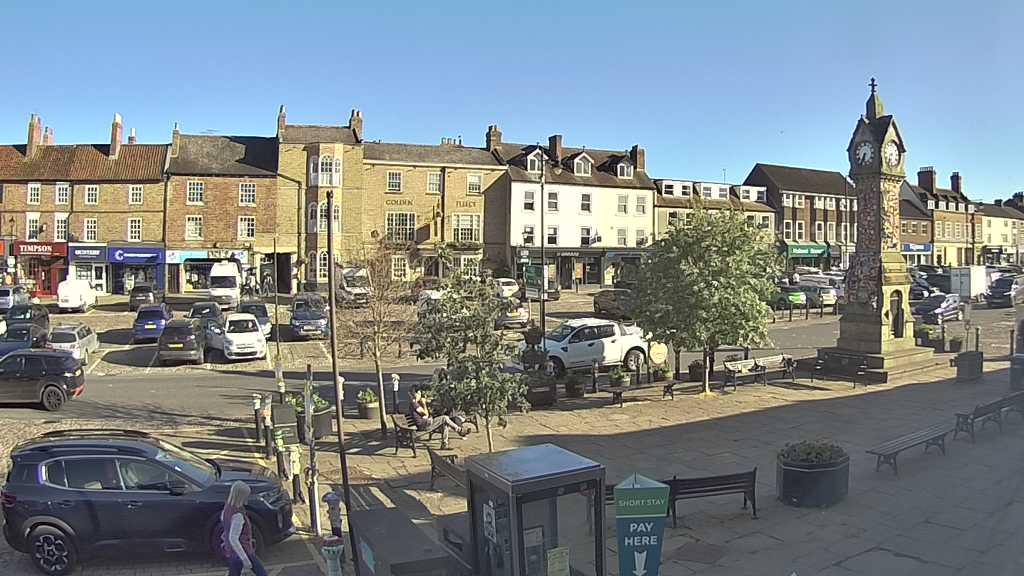 Thirsk webcam overlooking the Market Place