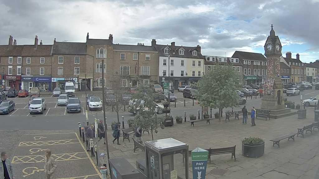 Thirsk webcam overlooking the Market Place