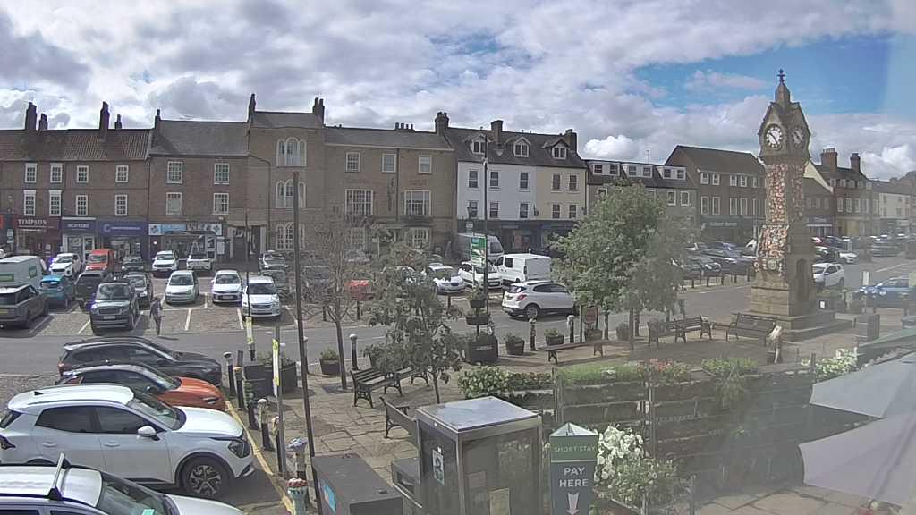 Thirsk webcam overlooking the Market Place