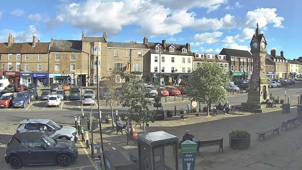 Thirsk webcam overlooking the Market Place