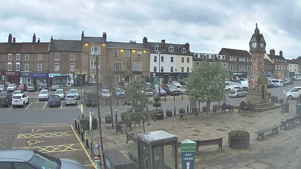 Thirsk webcam overlooking the Market Place