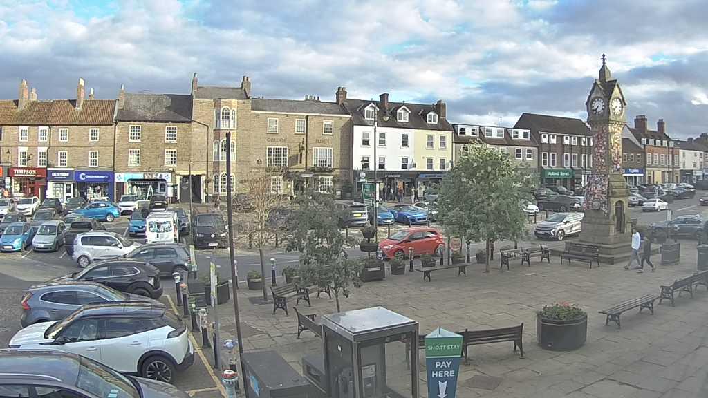 Thirsk webcam overlooking the Market Place