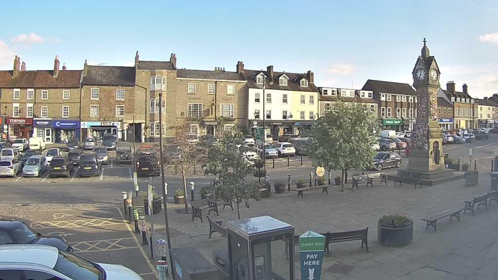 Thirsk webcam overlooking the Market Place
