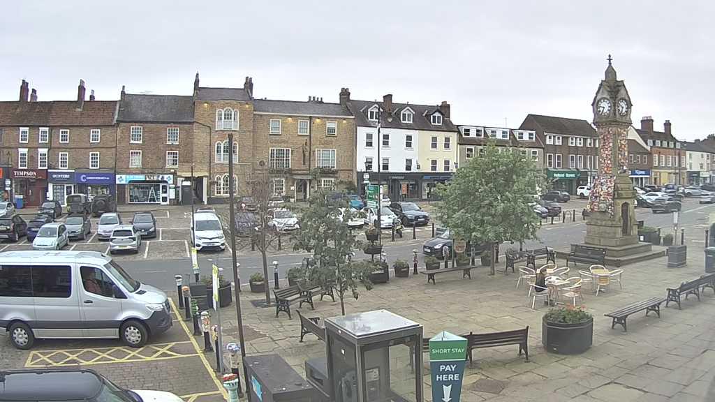 Thirsk webcam overlooking the Market Place