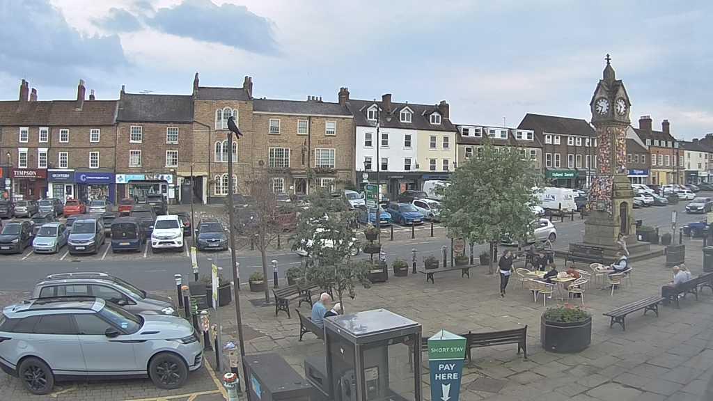 Thirsk webcam overlooking the Market Place
