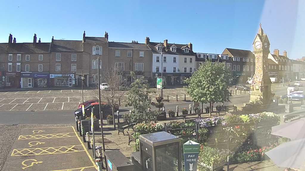 Thirsk webcam overlooking the Market Place