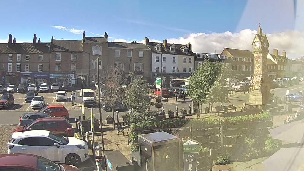 Thirsk webcam overlooking the Market Place