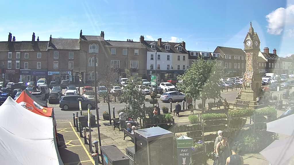 Thirsk webcam overlooking the Market Place