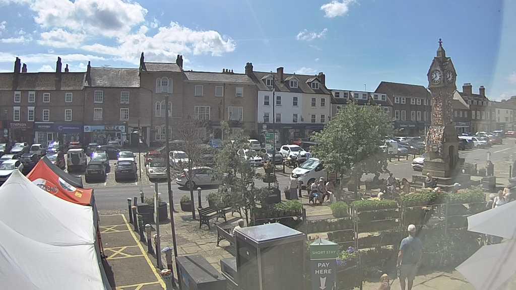 Thirsk webcam overlooking the Market Place