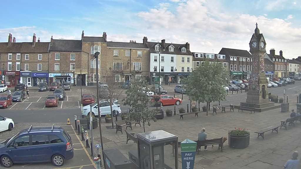 Thirsk webcam overlooking the Market Place