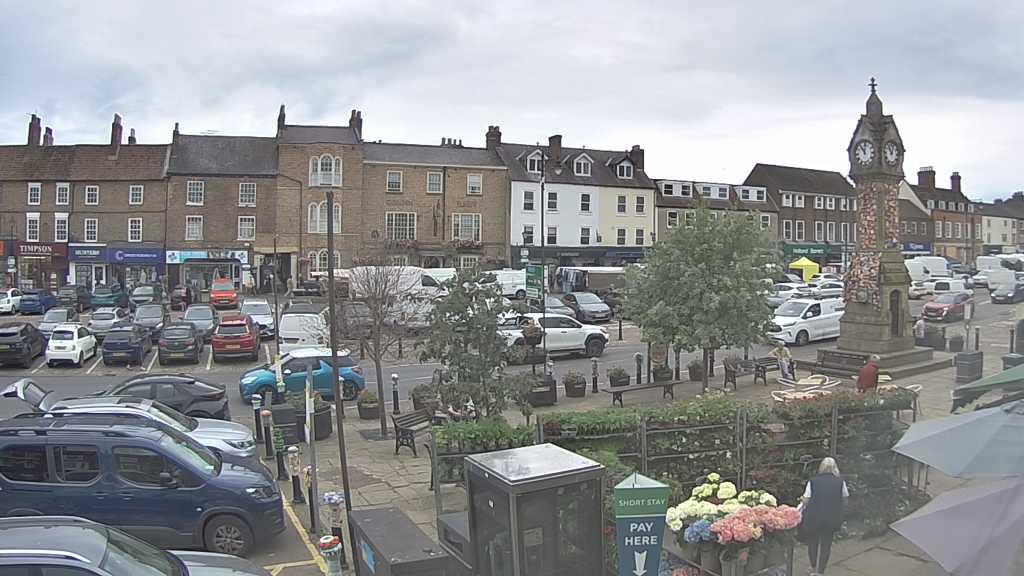 Thirsk webcam overlooking the Market Place