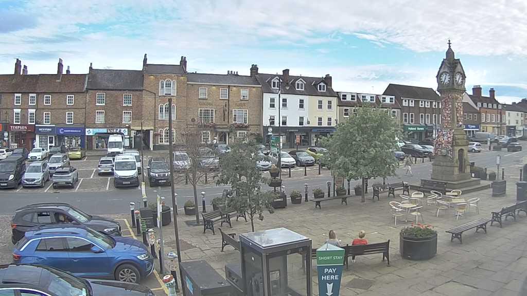 Thirsk webcam overlooking the Market Place