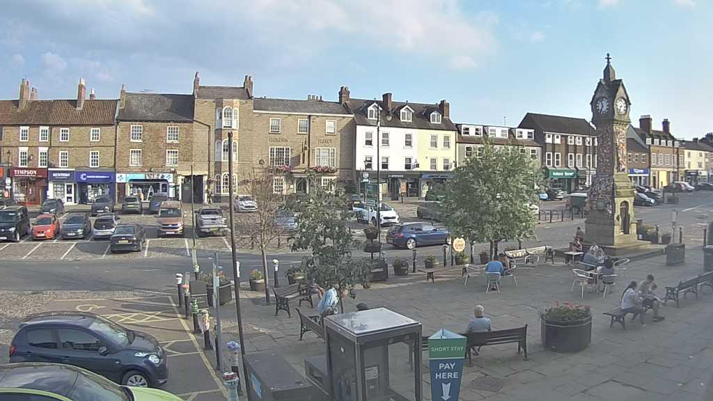Thirsk webcam overlooking the Market Place