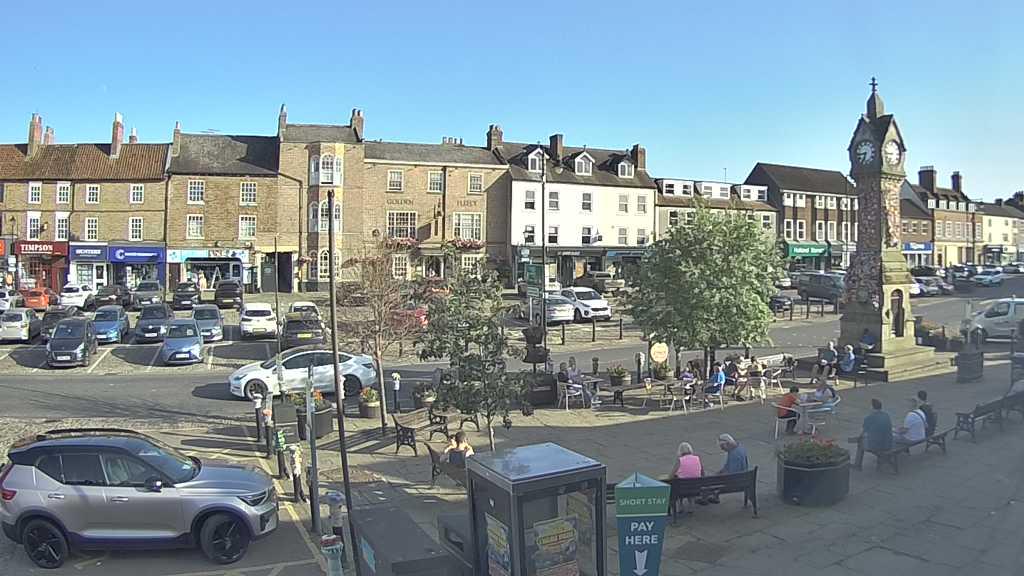 Thirsk webcam overlooking the Market Place