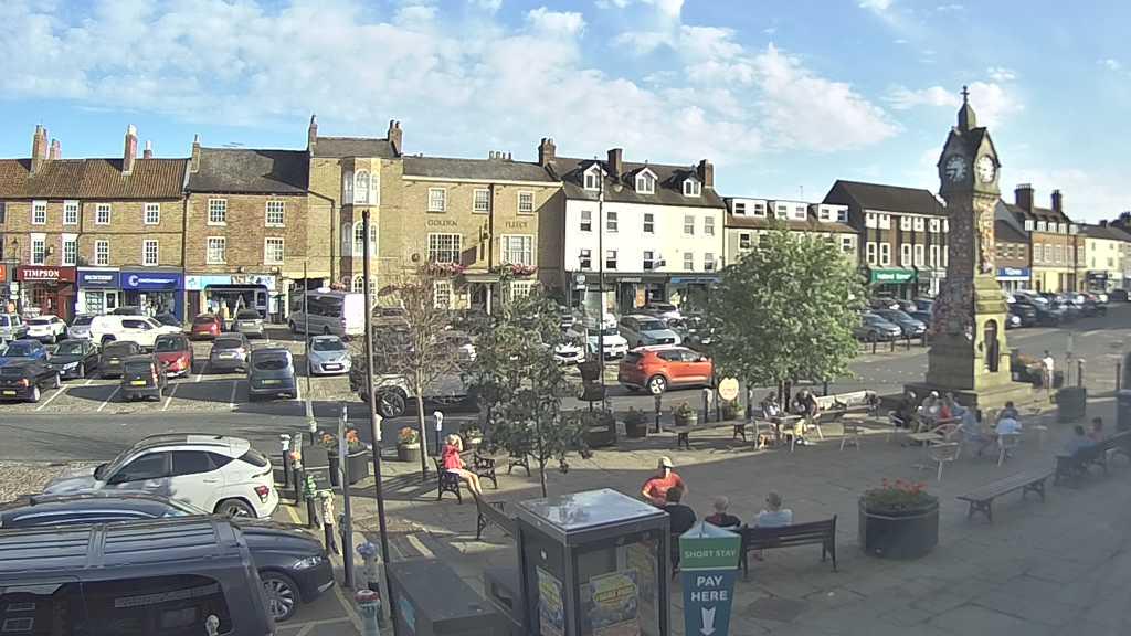 Thirsk webcam overlooking the Market Place