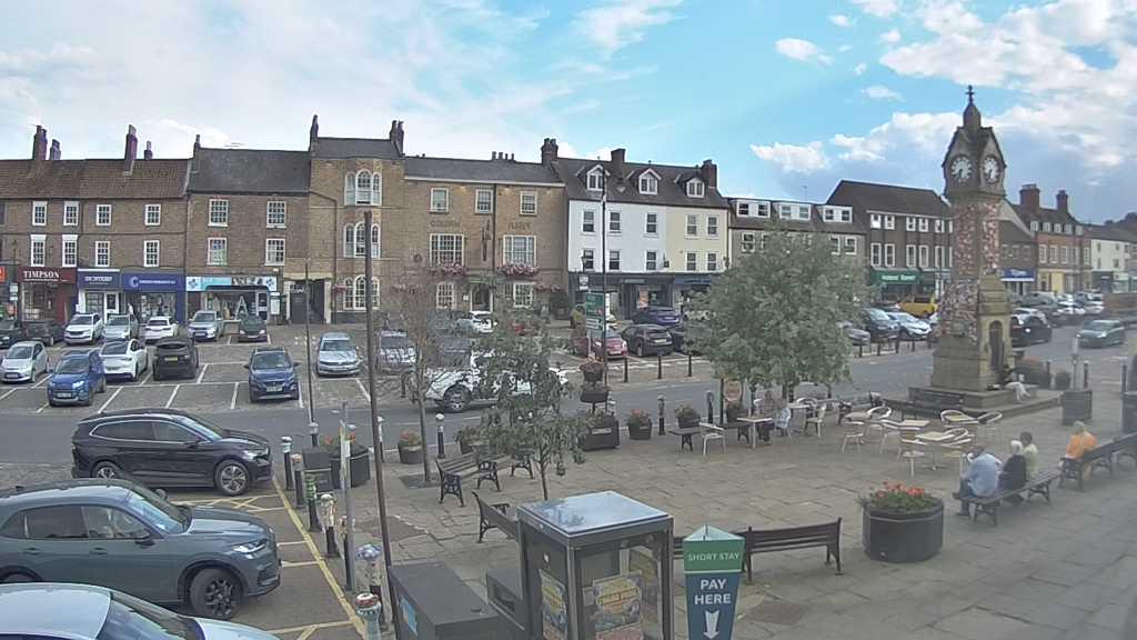 Thirsk webcam overlooking the Market Place