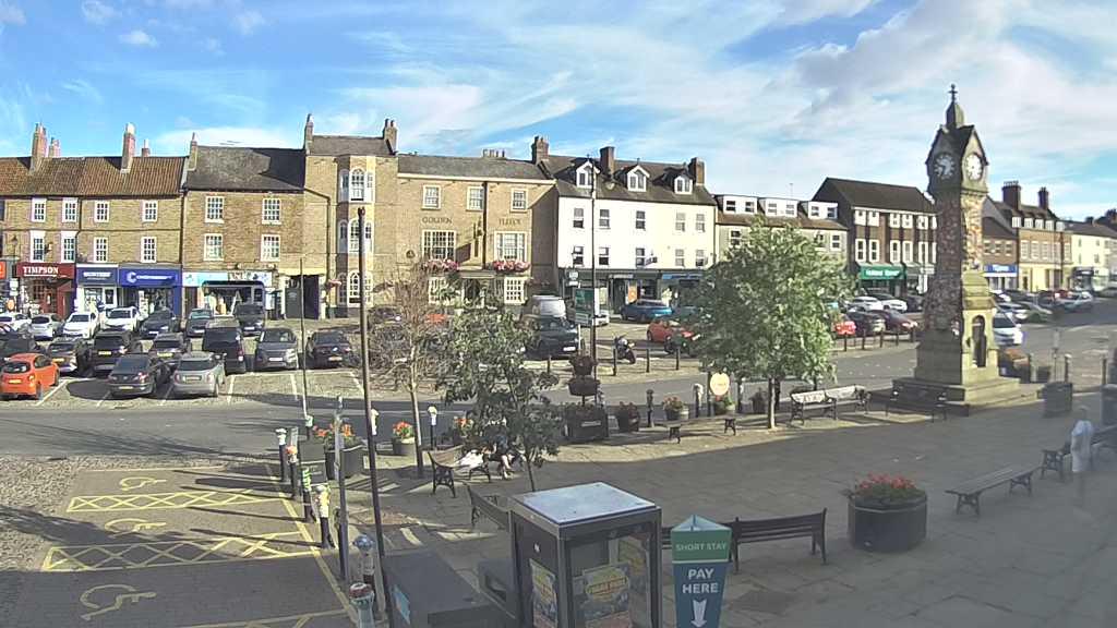 Thirsk webcam overlooking the Market Place