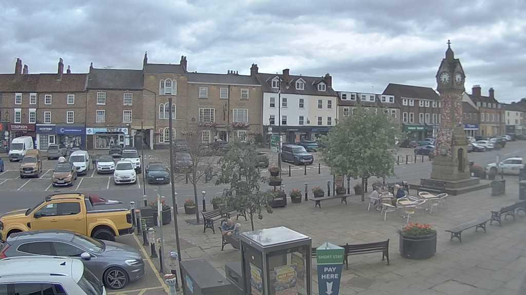 Thirsk webcam overlooking the Market Place