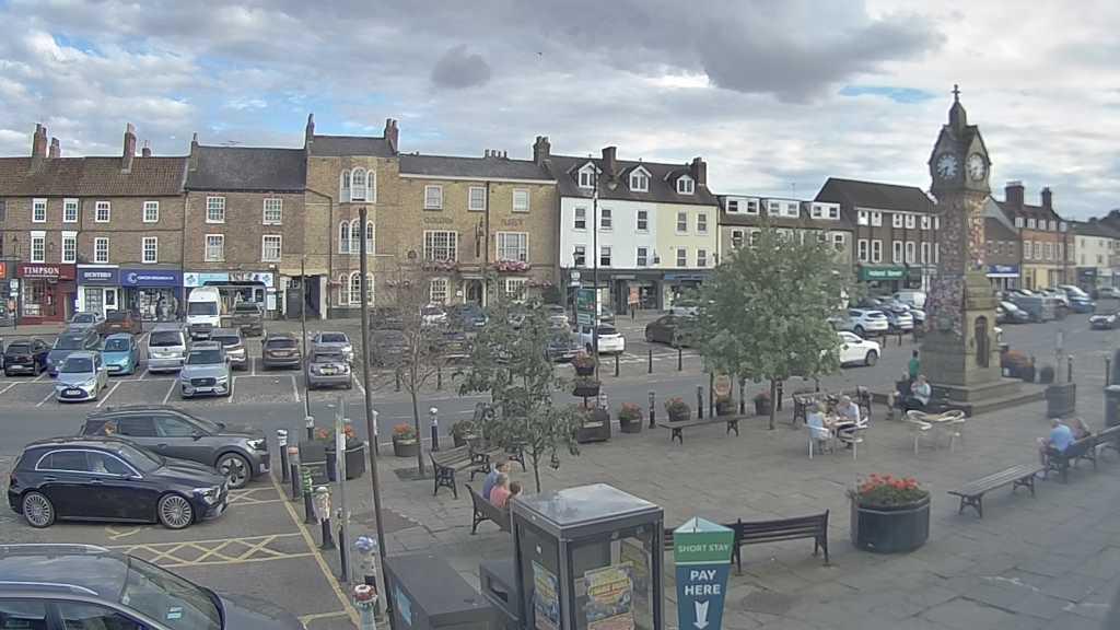 Thirsk webcam overlooking the Market Place