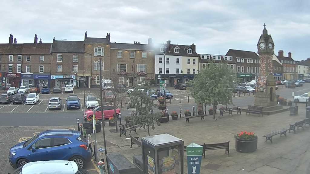 Thirsk webcam overlooking the Market Place