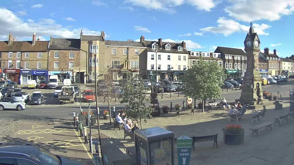 Thirsk webcam overlooking the Market Place