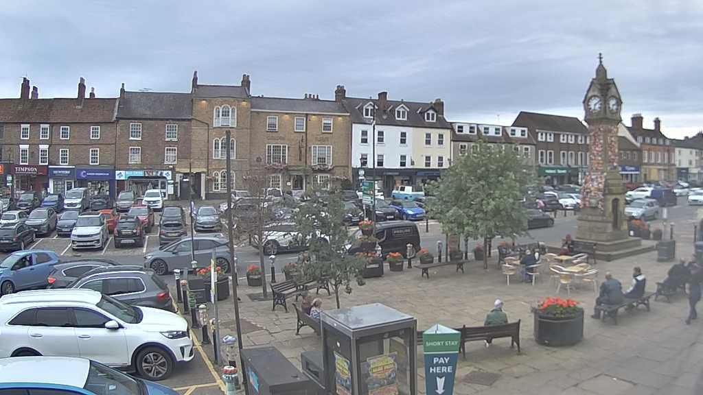 Thirsk webcam overlooking the Market Place