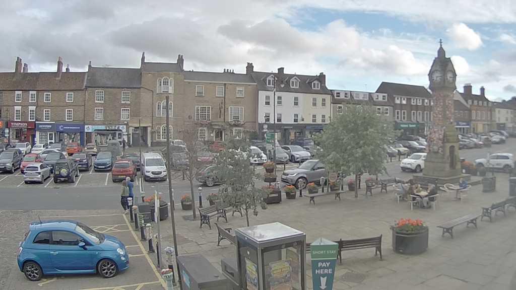 Thirsk webcam overlooking the Market Place