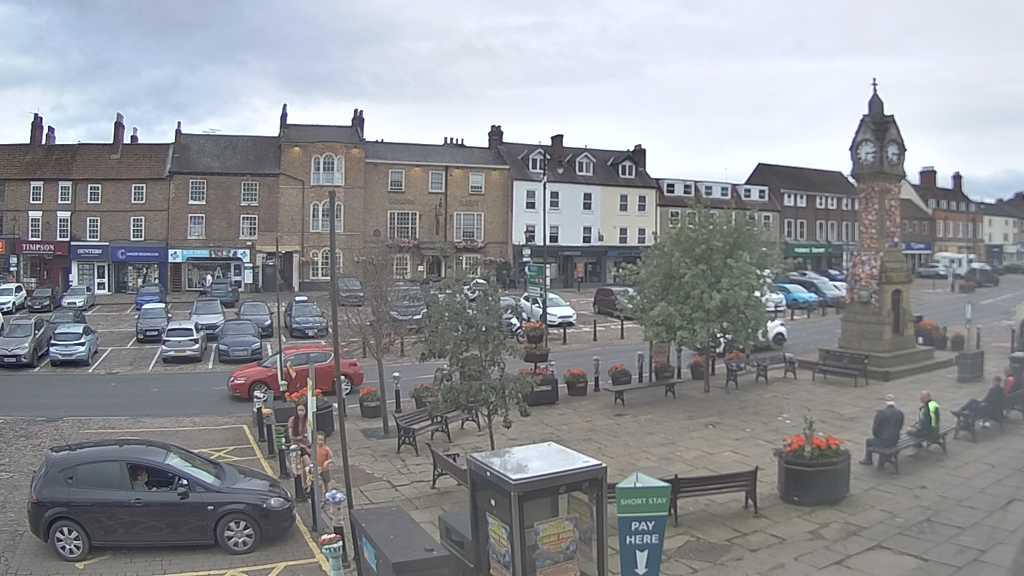 Thirsk webcam overlooking the Market Place