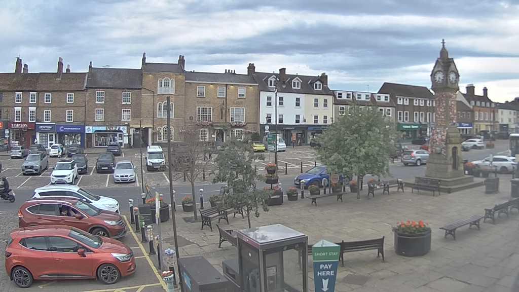 Thirsk webcam overlooking the Market Place