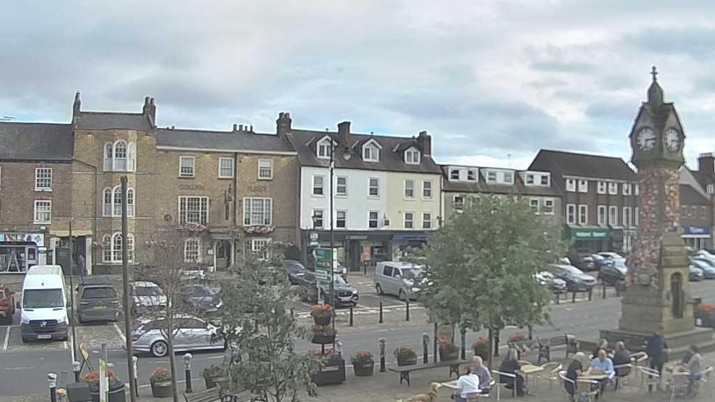 Thirsk webcam overlooking the Market Place