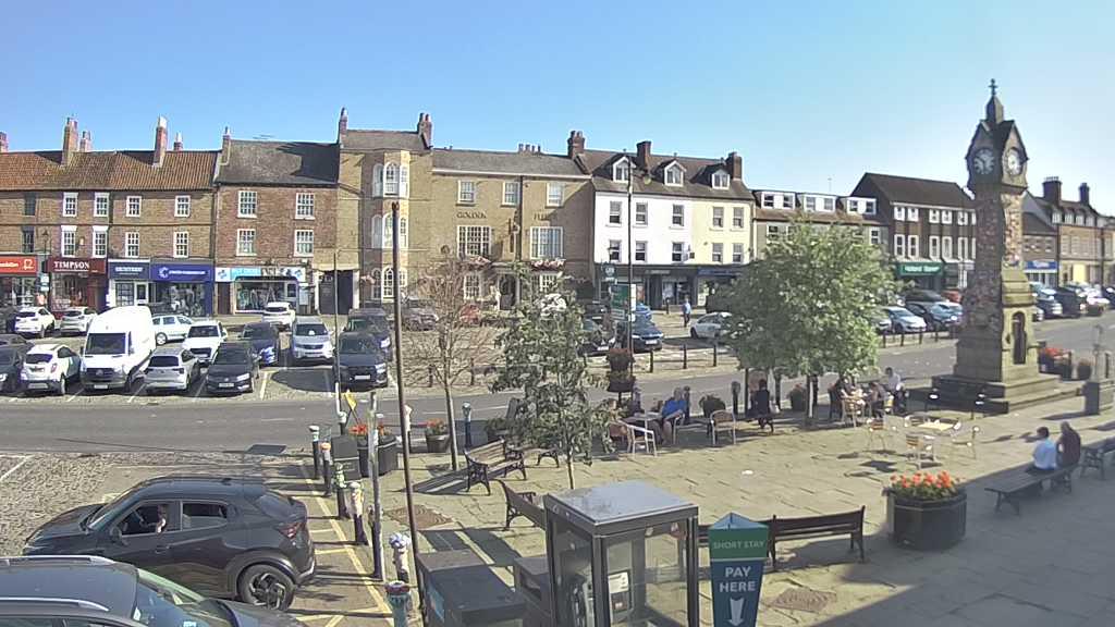 Thirsk webcam overlooking the Market Place
