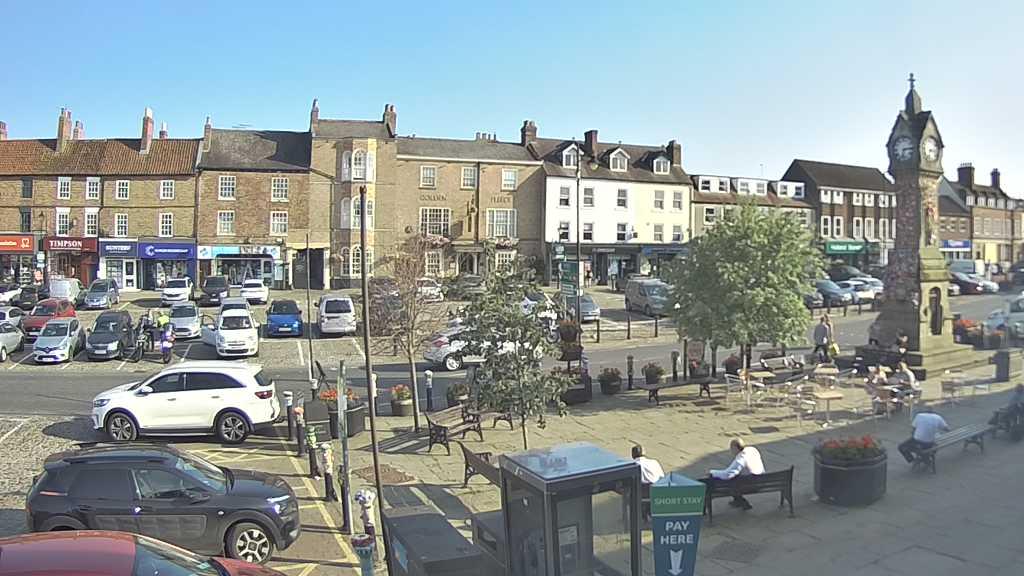 Thirsk webcam overlooking the Market Place