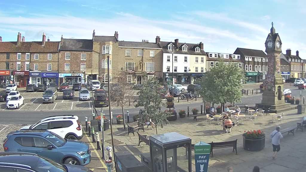 Thirsk webcam overlooking the Market Place