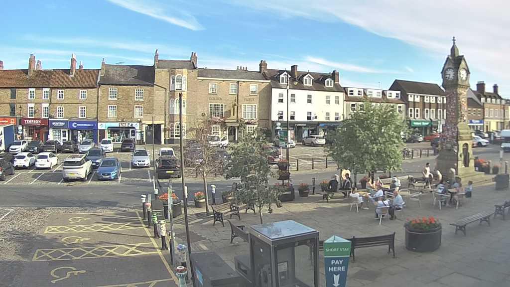 Thirsk webcam overlooking the Market Place