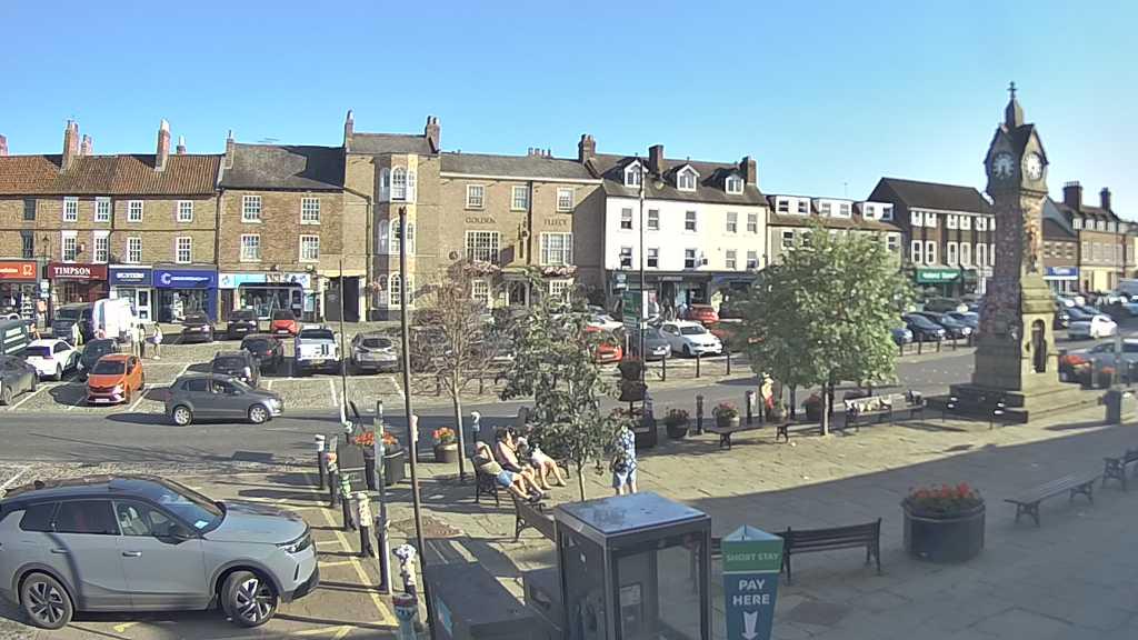 Thirsk webcam overlooking the Market Place