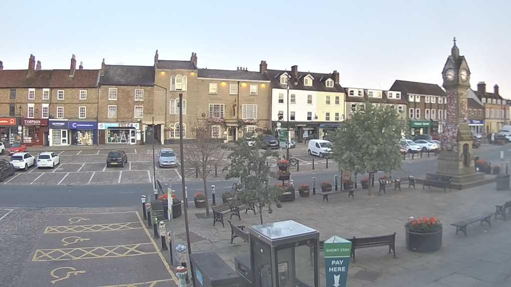 Thirsk webcam overlooking the Market Place