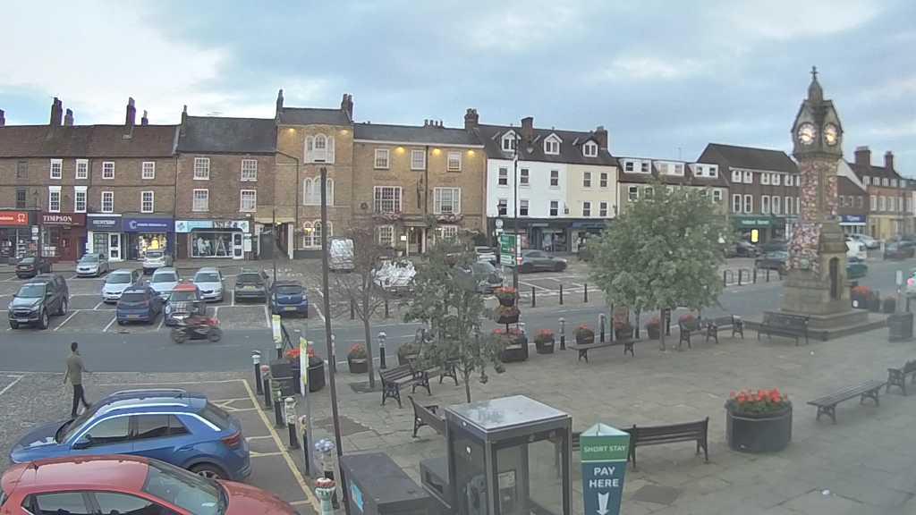 Thirsk webcam overlooking the Market Place